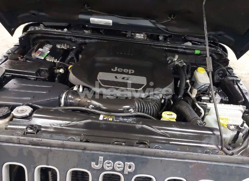 Photo 10 of 2018 Jeep Wrangler JK UNLIMITED SAHARA 4X4 (VIN 1C4BJWEG8JL809132)