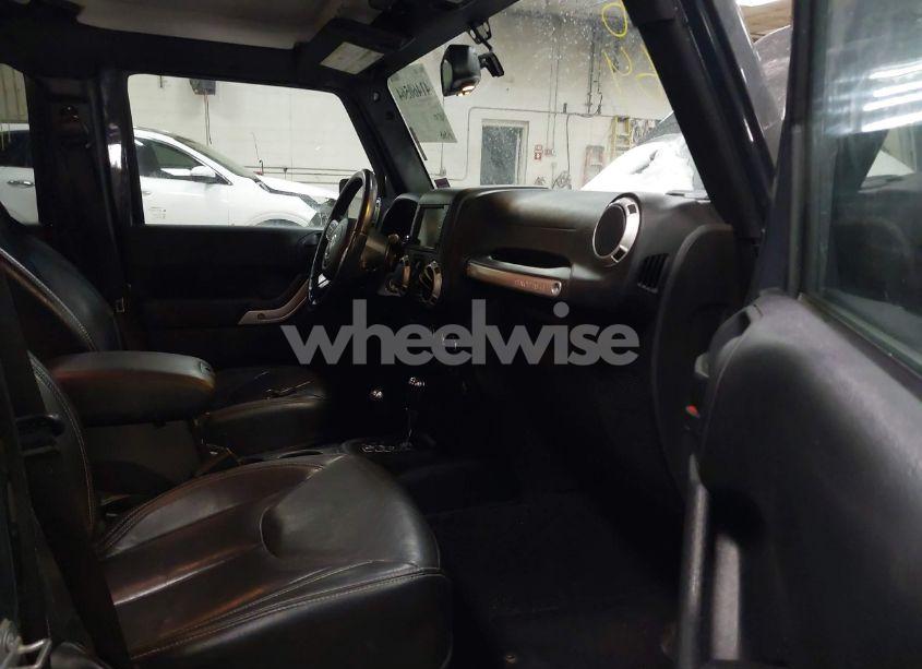 Photo 5 of 2018 Jeep Wrangler JK UNLIMITED SAHARA 4X4 (VIN 1C4BJWEG8JL809132)