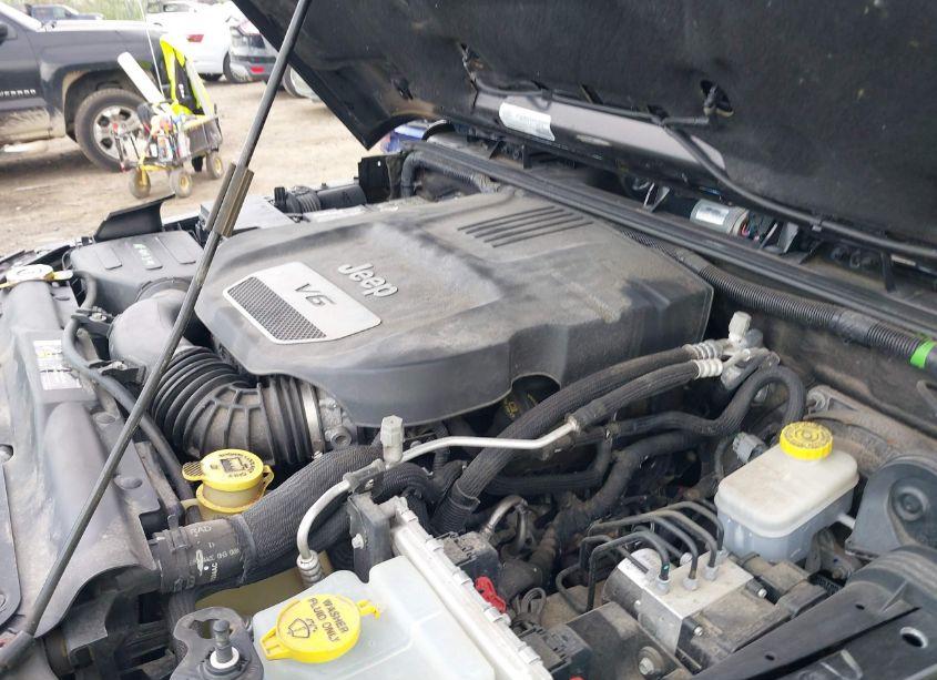 Photo 10 of 2018 Jeep Wrangler JK UNLIMITED SAHARA (VIN 1C4BJWEG8JL913796)