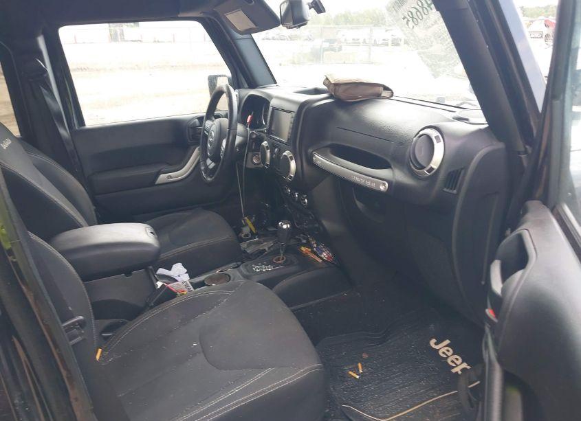 Photo 5 of 2018 Jeep Wrangler JK UNLIMITED SAHARA (VIN 1C4BJWEG8JL913796)