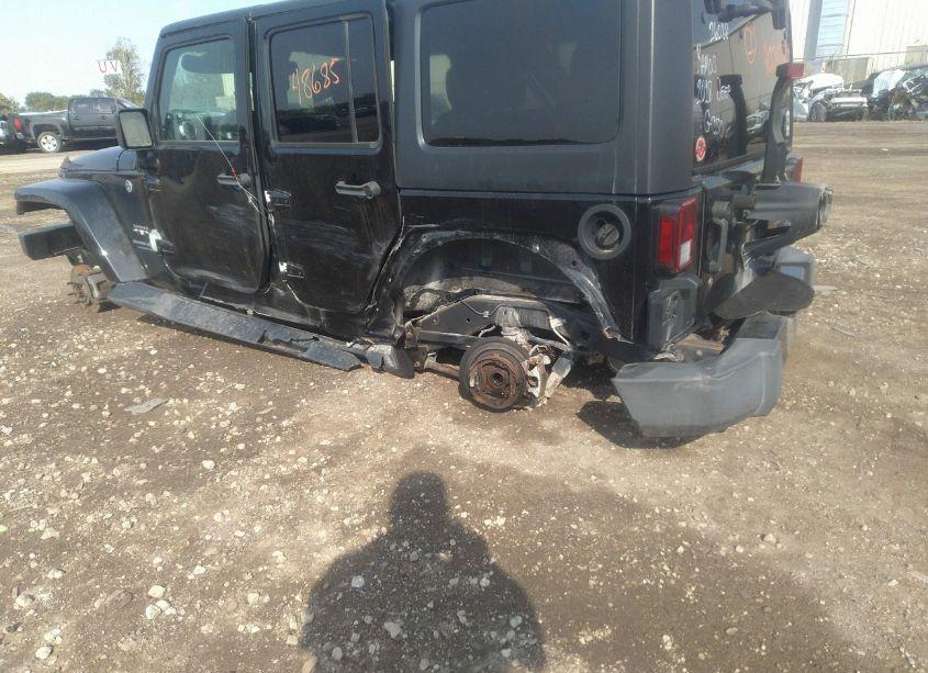 Photo 6 of 2018 Jeep Wrangler JK UNLIMITED SAHARA (VIN 1C4BJWEG8JL913796)