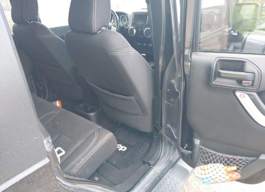 Photo 8 of 2018 Jeep Wrangler JK UNLIMITED SAHARA (VIN 1C4BJWEG8JL913796)