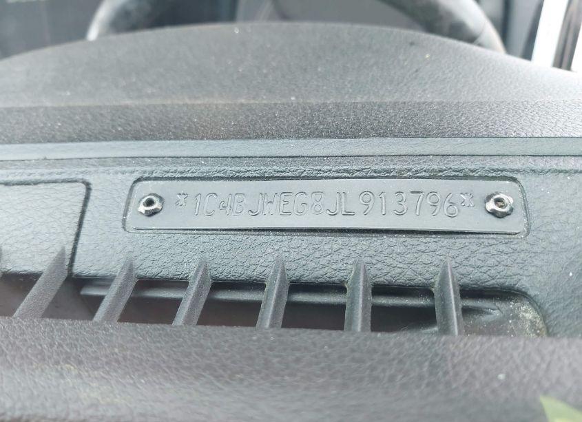 Photo 9 of 2018 Jeep Wrangler JK UNLIMITED SAHARA (VIN 1C4BJWEG8JL913796)