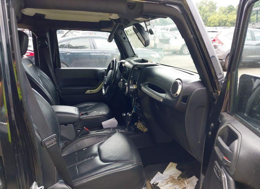 Photo 5 of 2013 Jeep Wrangler UNLIMITED SAHARA (VIN 1C4BJWEG9DL573613)