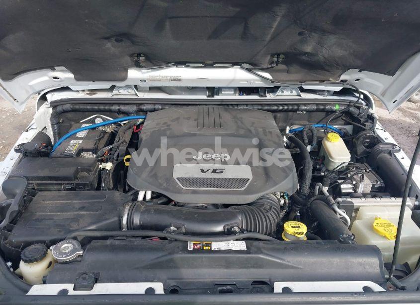 Photo 10 of 2015 Jeep Wrangler UNLIMITED SAHARA (VIN 1C4BJWEG9FL530599)