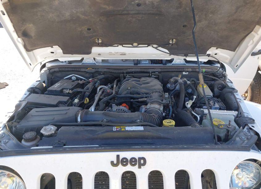 Photo 10 of 2015 Jeep Wrangler UNLIMITED SAHARA (VIN 1C4BJWEG9FL614065)