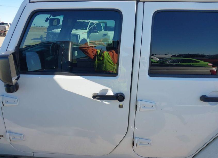 Photo 15 of 2015 Jeep Wrangler UNLIMITED SAHARA (VIN 1C4BJWEG9FL614065)