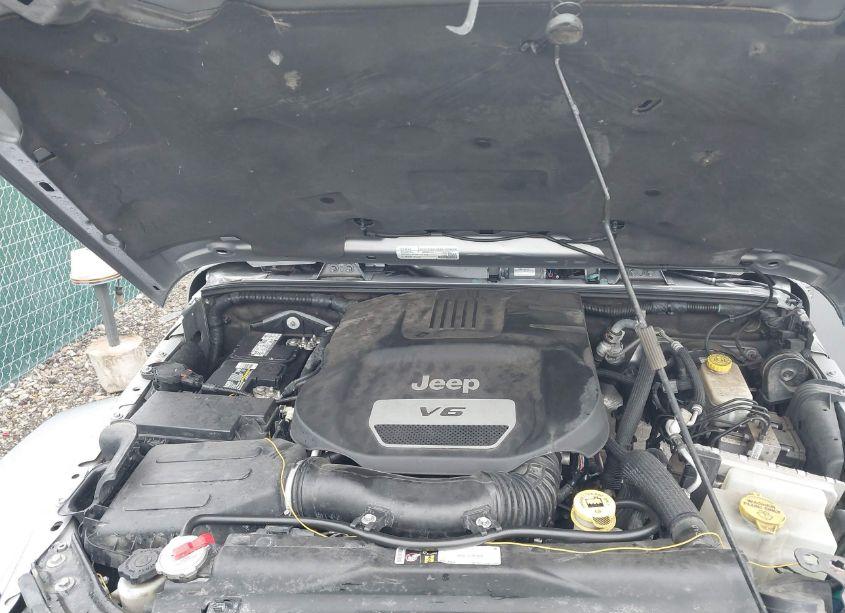 Photo 10 of 2016 Jeep Wrangler UNLIMITED SAHARA (VIN 1C4BJWEG9GL181574)