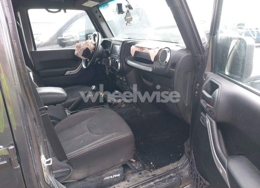 Photo 5 of 2017 Jeep Wrangler UNLIMITED SAHARA 4X4 (VIN 1C4BJWEG9HL541041)