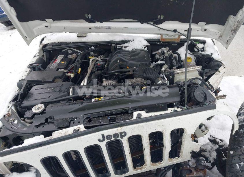 Photo 10 of 2018 Jeep Wrangler JK UNLIMITED ALTITUDE 4X4 (VIN 1C4BJWEG9JL852488)