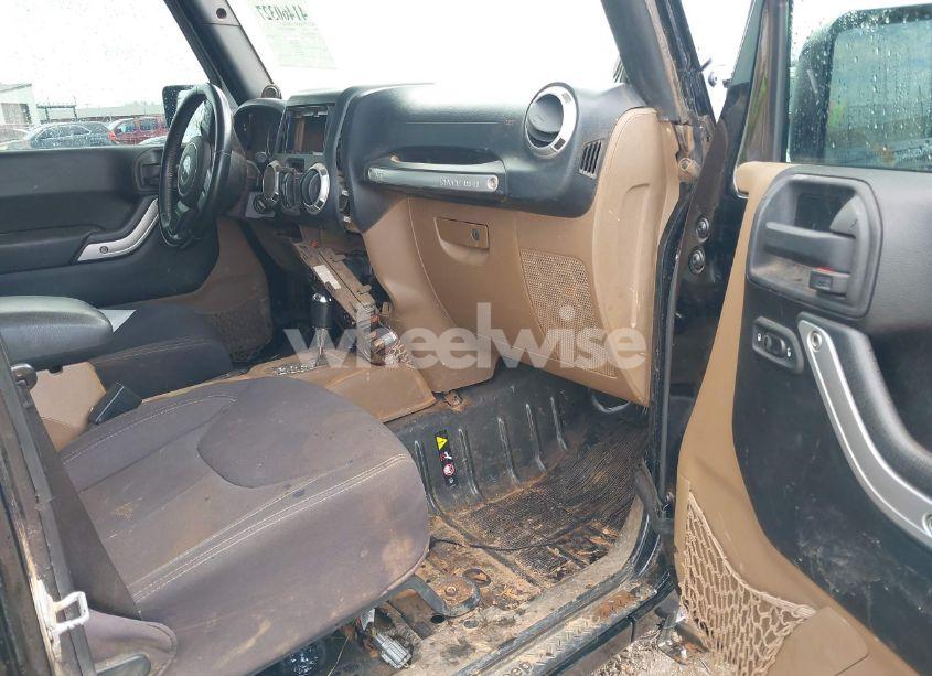 Photo 5 of 2013 Jeep Wrangler UNLIMITED SAHARA (VIN 1C4BJWEGXDL536795)