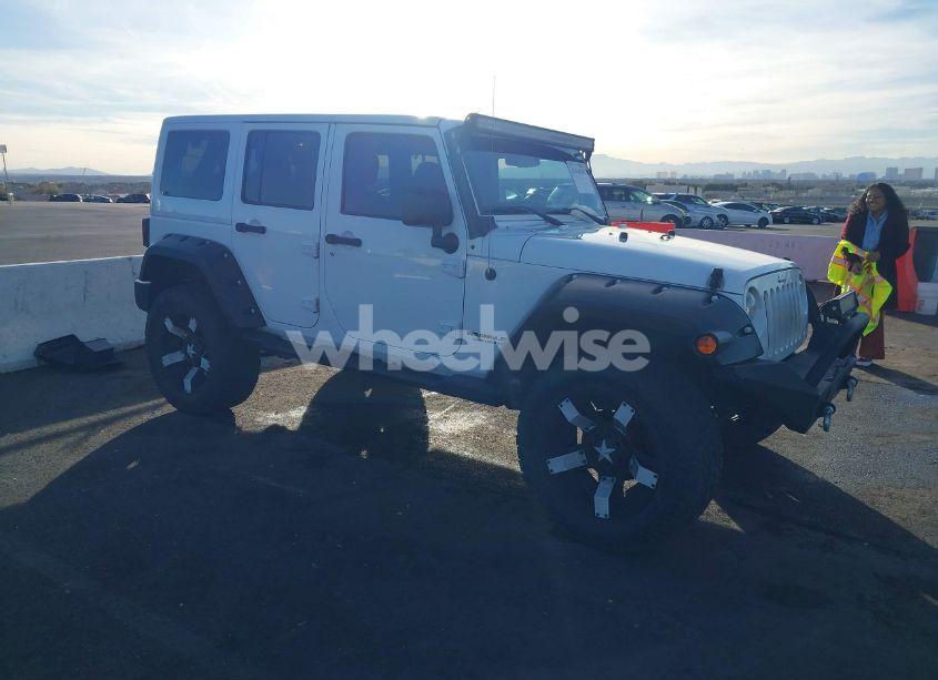 2014 Jeep Wrangler UNLIMITED SAHARA (VIN 1C4BJWEGXEL259423) main photo