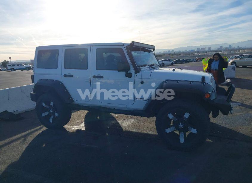 Photo 13 of 2014 Jeep Wrangler UNLIMITED SAHARA (VIN 1C4BJWEGXEL259423)