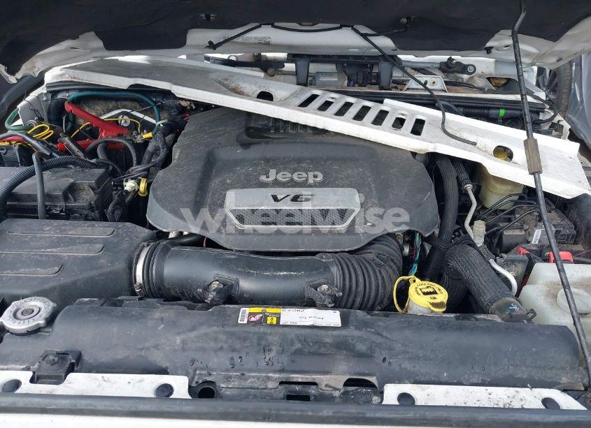 Photo 10 of 2015 Jeep Wrangler UNLIMITED SAHARA (VIN 1C4BJWEGXFL669947)