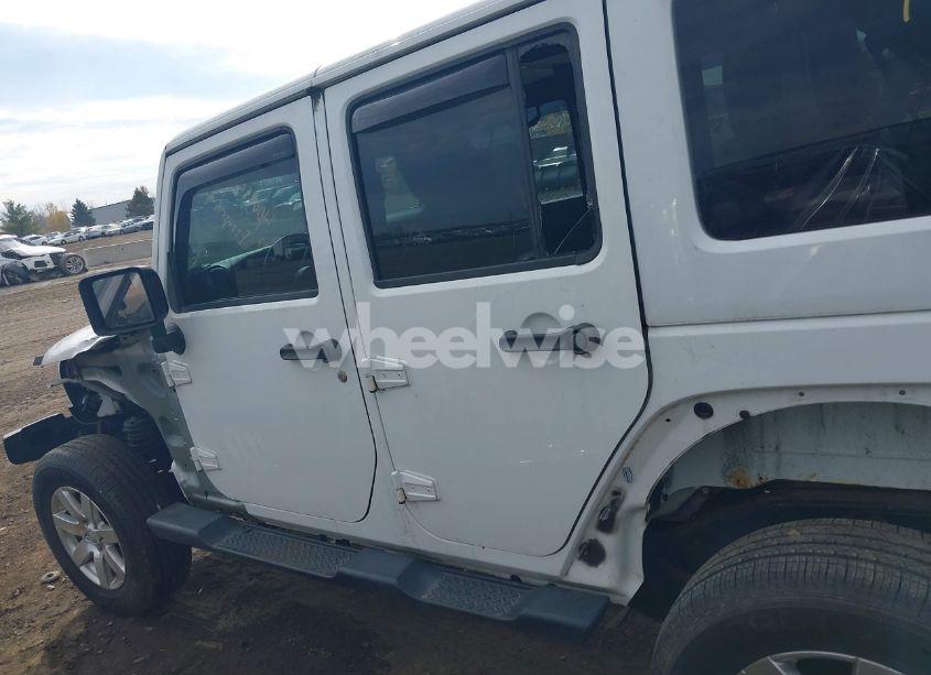 Photo 14 of 2015 Jeep Wrangler UNLIMITED SAHARA (VIN 1C4BJWEGXFL669947)