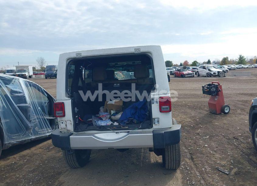Photo 16 of 2015 Jeep Wrangler UNLIMITED SAHARA (VIN 1C4BJWEGXFL669947)