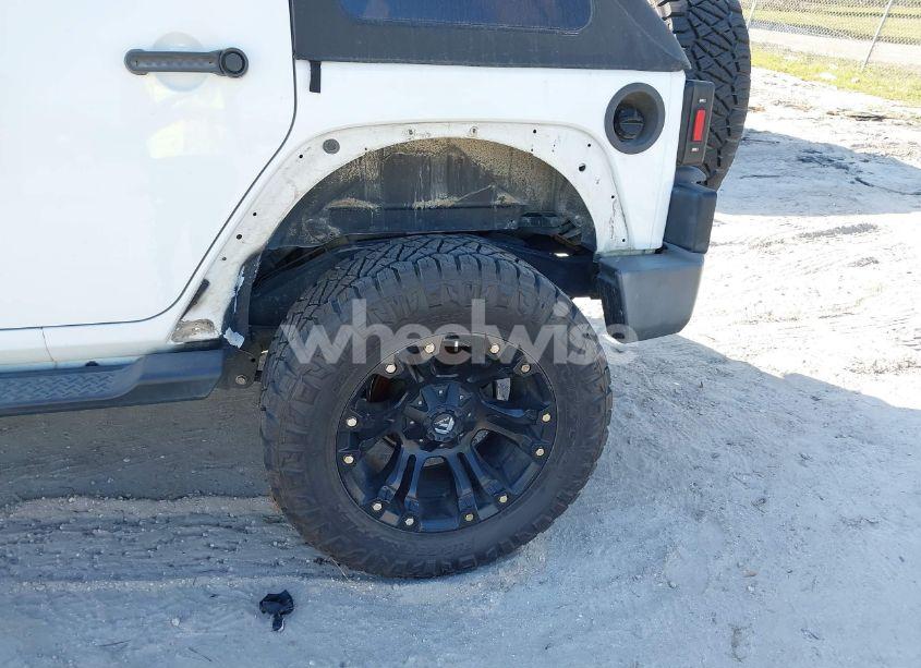 Photo 18 of 2016 Jeep Wrangler UNLIMITED SAHARA (VIN 1C4BJWEGXGL201976)