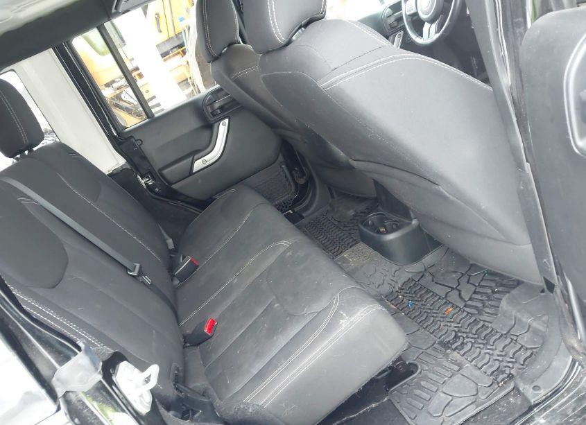 Photo 8 of 2018 Jeep Wrangler JK UNLIMITED SAHARA 4X4 (VIN 1C4BJWEGXJL804644)