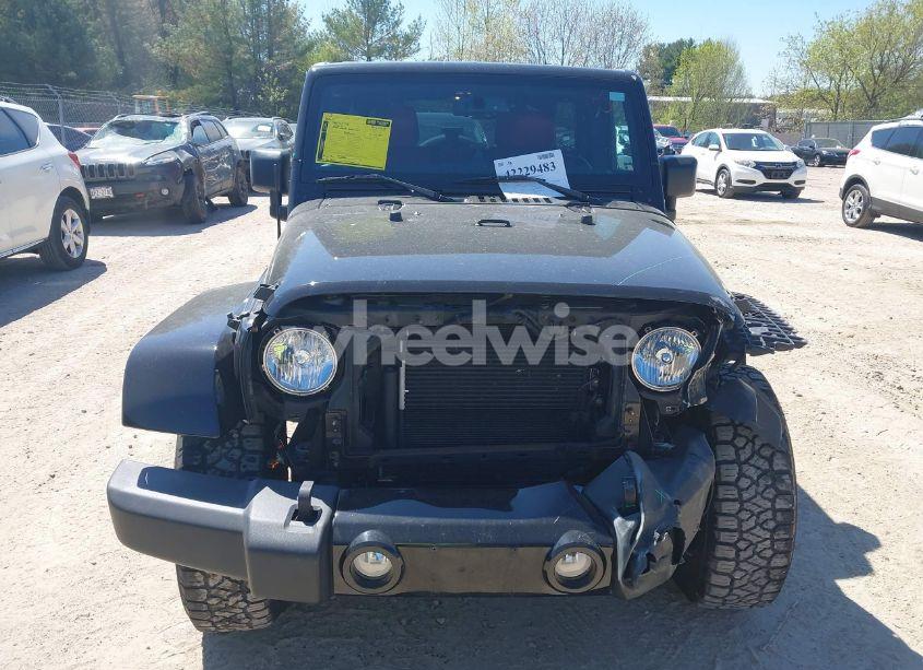 Photo 13 of 2018 Jeep Wrangler JK UNLIMITED SAHARA (VIN 1C4BJWEGXJL865122)