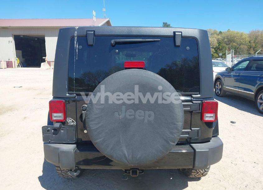 Photo 17 of 2018 Jeep Wrangler JK UNLIMITED SAHARA (VIN 1C4BJWEGXJL865122)