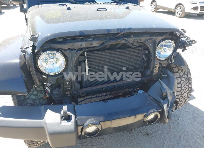 Photo 18 of 2018 Jeep Wrangler JK UNLIMITED SAHARA (VIN 1C4BJWEGXJL865122)