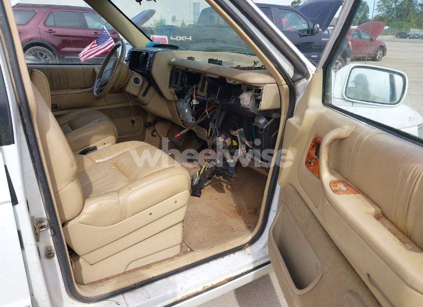 Photo 5 of 1993 Chrysler Town & COUNTRY (VIN 1C4GH54R2PX571021)