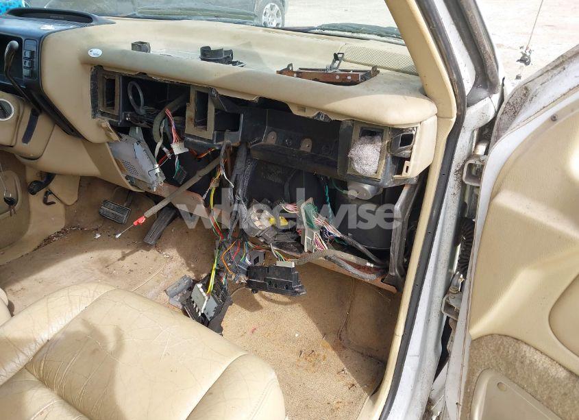 Photo 6 of 1993 Chrysler Town & COUNTRY (VIN 1C4GH54R2PX571021)