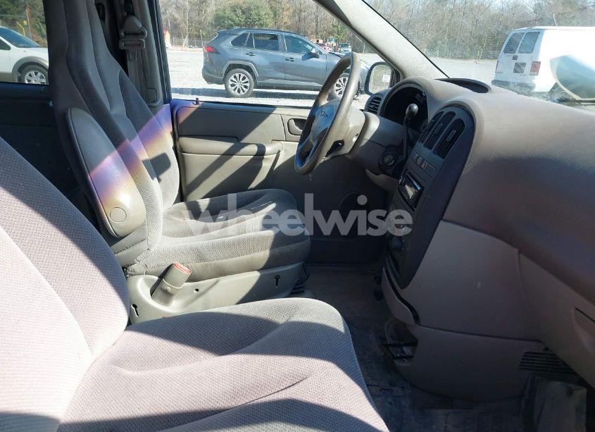 Photo 5 of 2002 Chrysler Voyager (VIN 1C4GJ25332B504673)