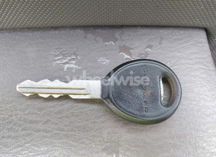 Photo 11 of 2002 Chrysler Voyager (VIN 1C4GJ25342B607830)