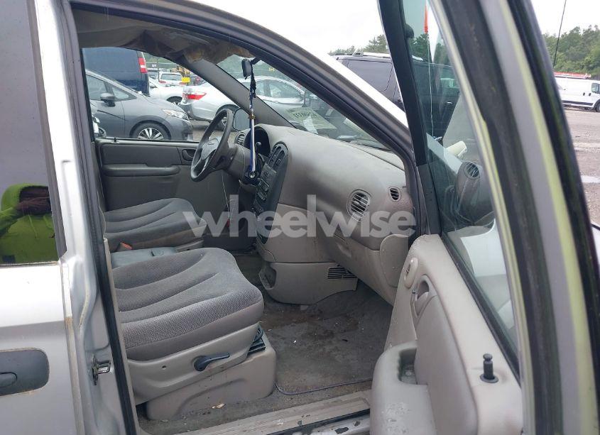 Photo 5 of 2002 Chrysler Voyager (VIN 1C4GJ25342B607830)