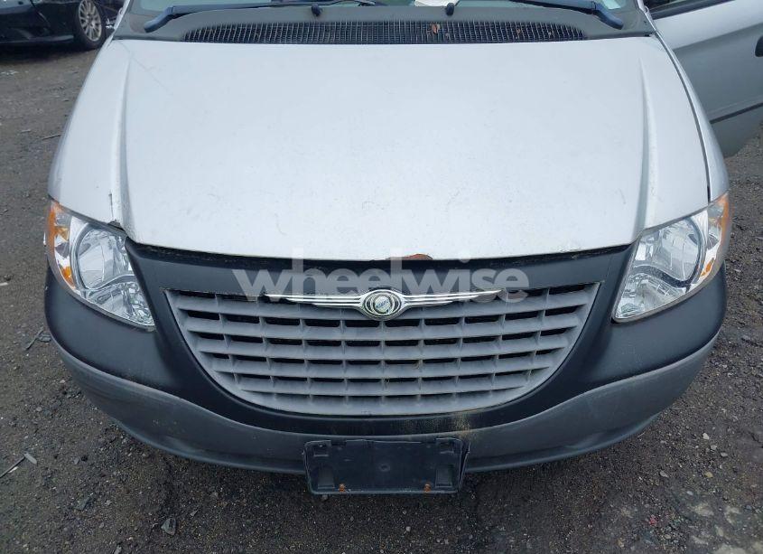 Photo 6 of 2002 Chrysler Voyager (VIN 1C4GJ25342B607830)