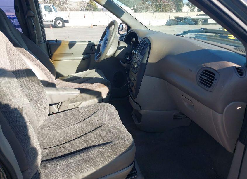 Photo 5 of 2002 Chrysler Voyager (VIN 1C4GJ25B42B530139)