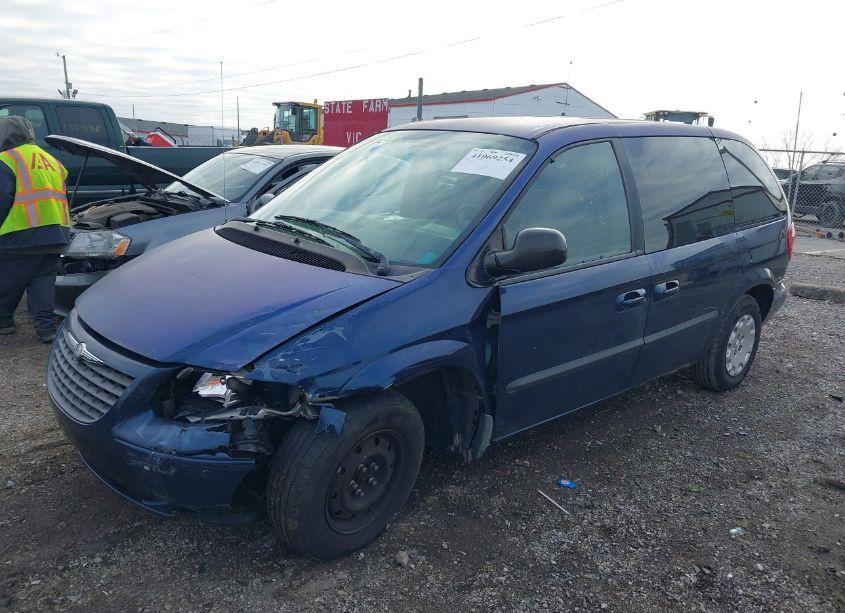 Photo 2 of 2003 Chrysler Voyager LX (VIN 1C4GJ45343B135951)
