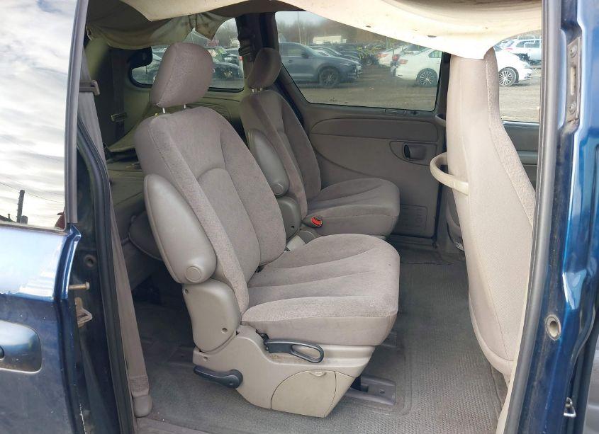 Photo 8 of 2003 Chrysler Voyager LX (VIN 1C4GJ45343B135951)