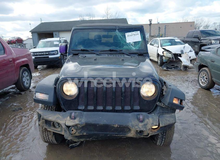 Photo 12 of 2018 Jeep Wrangler SPORT S 4X4 (VIN 1C4GJXAG4JW168920)
