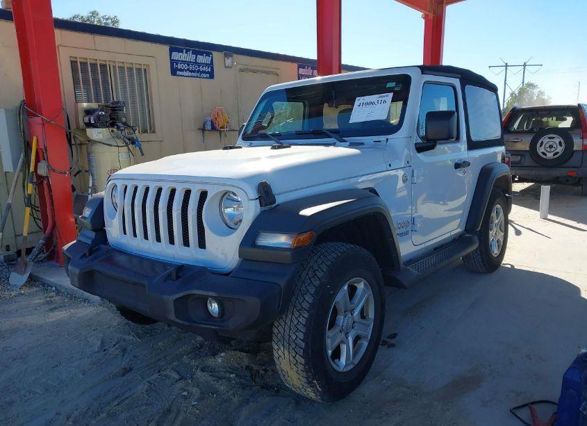 Photo 2 of 2018 Jeep Wrangler SPORT S 4X4 (VIN 1C4GJXAG6JW150998)