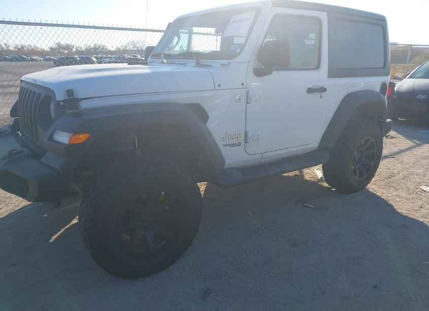 Photo 2 of 2018 Jeep Wrangler SPORT S 4X4 (VIN 1C4GJXAN0JW291970)