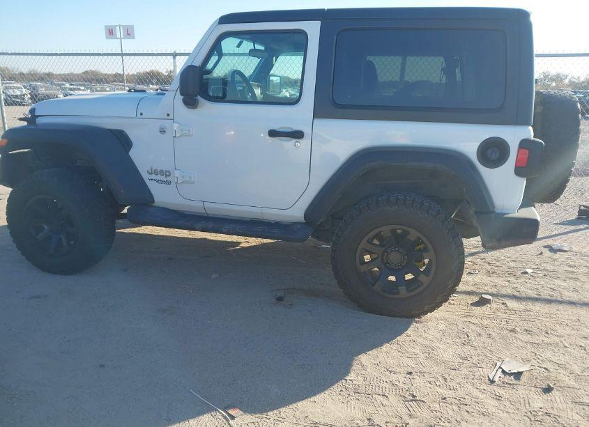 Photo 3 of 2018 Jeep Wrangler SPORT S 4X4 (VIN 1C4GJXAN0JW291970)