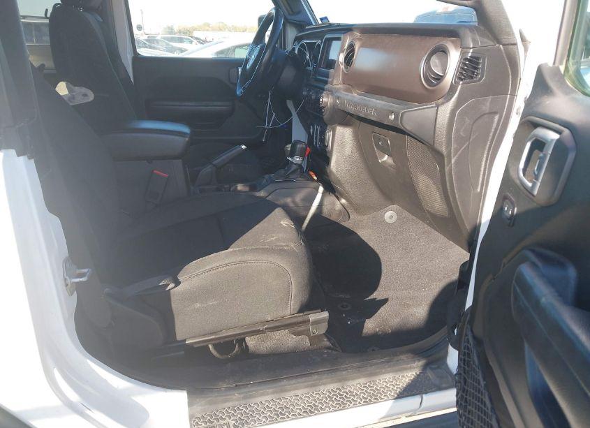 Photo 5 of 2018 Jeep Wrangler SPORT S 4X4 (VIN 1C4GJXAN0JW291970)