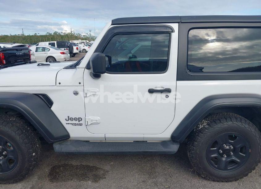 Photo 14 of 2018 Jeep Wrangler SPORT S 4X4 (VIN 1C4GJXAN9JW200341)