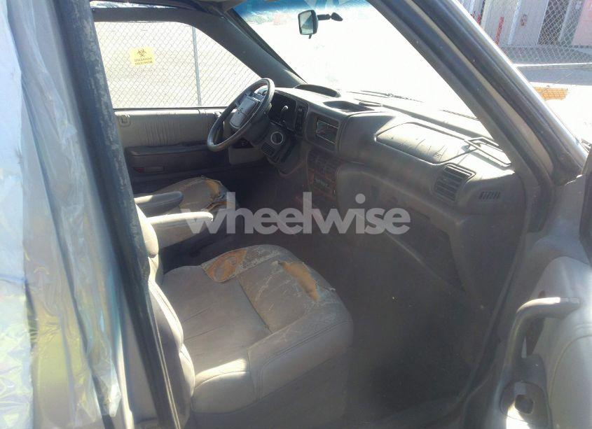 Photo 5 of 1994 Chrysler Town & COUNTRY (VIN 1C4GK54L7RX346142)