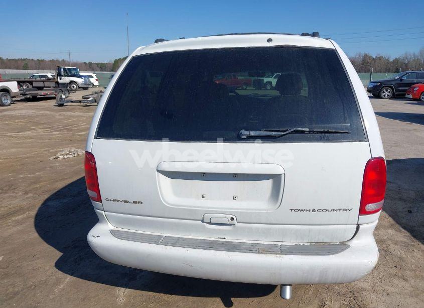 Photo 17 of 2000 Chrysler Town & COUNTRY LX (VIN 1C4GP44G1YB791034)