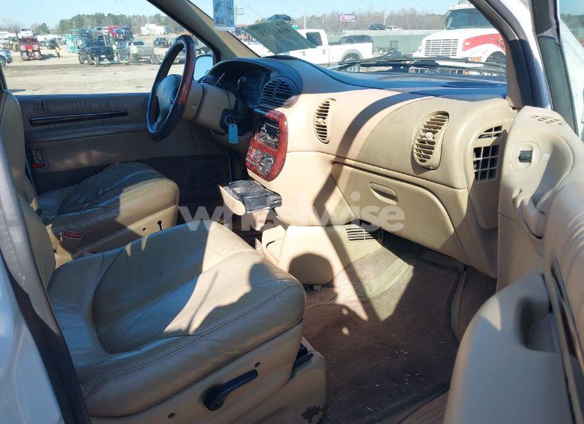 Photo 5 of 2000 Chrysler Town & COUNTRY LX (VIN 1C4GP44G1YB791034)