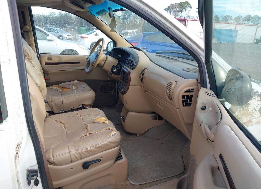 Photo 5 of 2000 Chrysler Town & COUNTRY LX (VIN 1C4GP44G7YB670377)