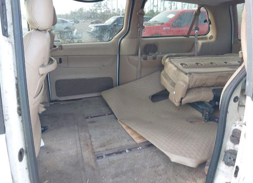 Photo 8 of 2000 Chrysler Town & COUNTRY LX (VIN 1C4GP44G7YB670377)