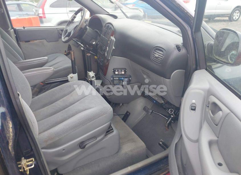 Photo 5 of 2004 Chrysler Town & COUNTRY LX (VIN 1C4GP44R24B527042)