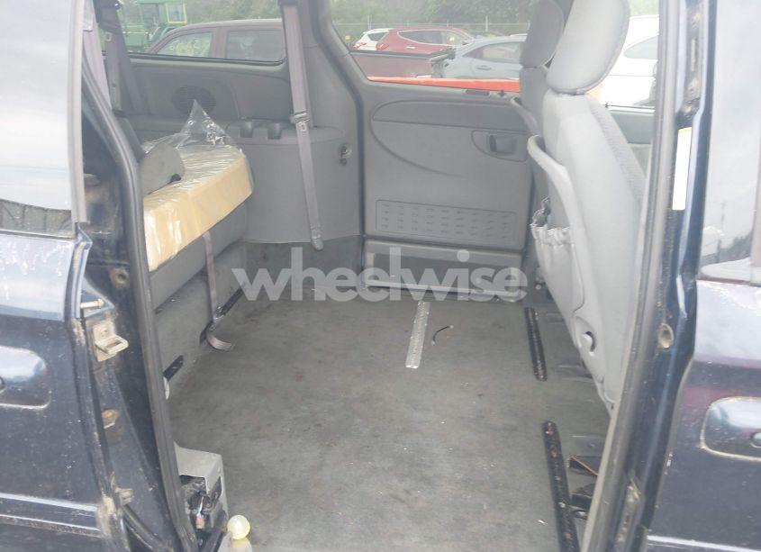 Photo 8 of 2004 Chrysler Town & COUNTRY LX (VIN 1C4GP44R24B527042)