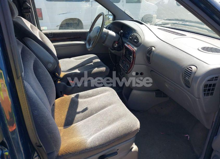 Photo 5 of 2000 Chrysler Town & COUNTRY LX (VIN 1C4GP44R7YB619785)