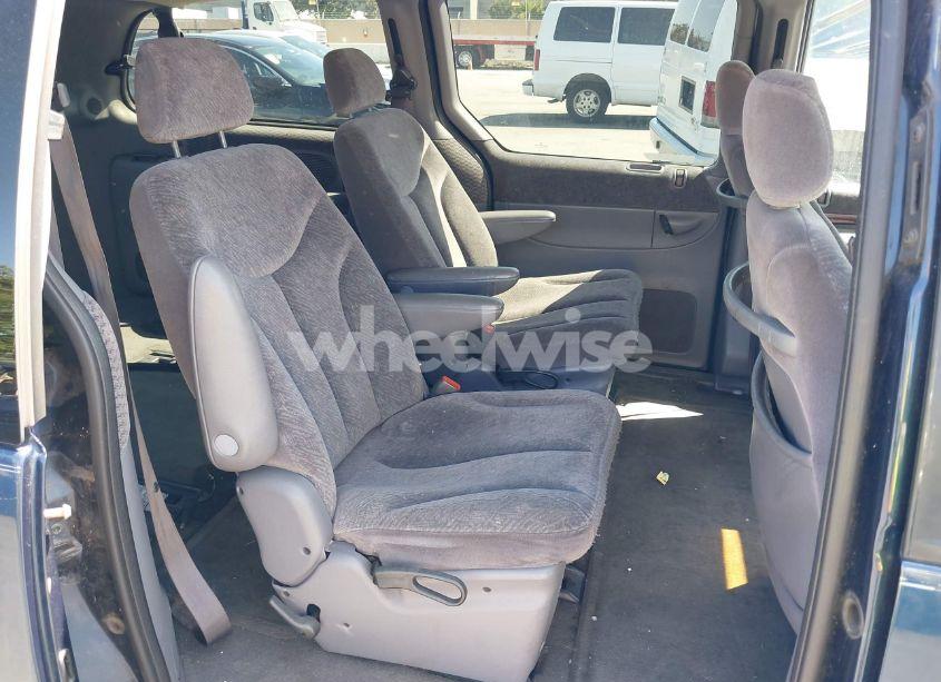 Photo 8 of 2000 Chrysler Town & COUNTRY LX (VIN 1C4GP44R7YB619785)