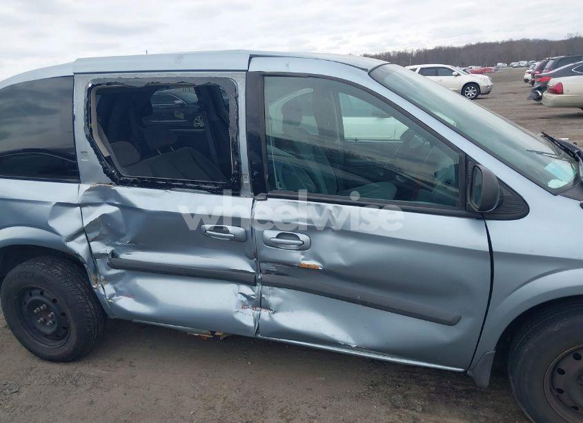 Photo 12 of 2005 Chrysler Town & COUNTRY (VIN 1C4GP45R05B438120)